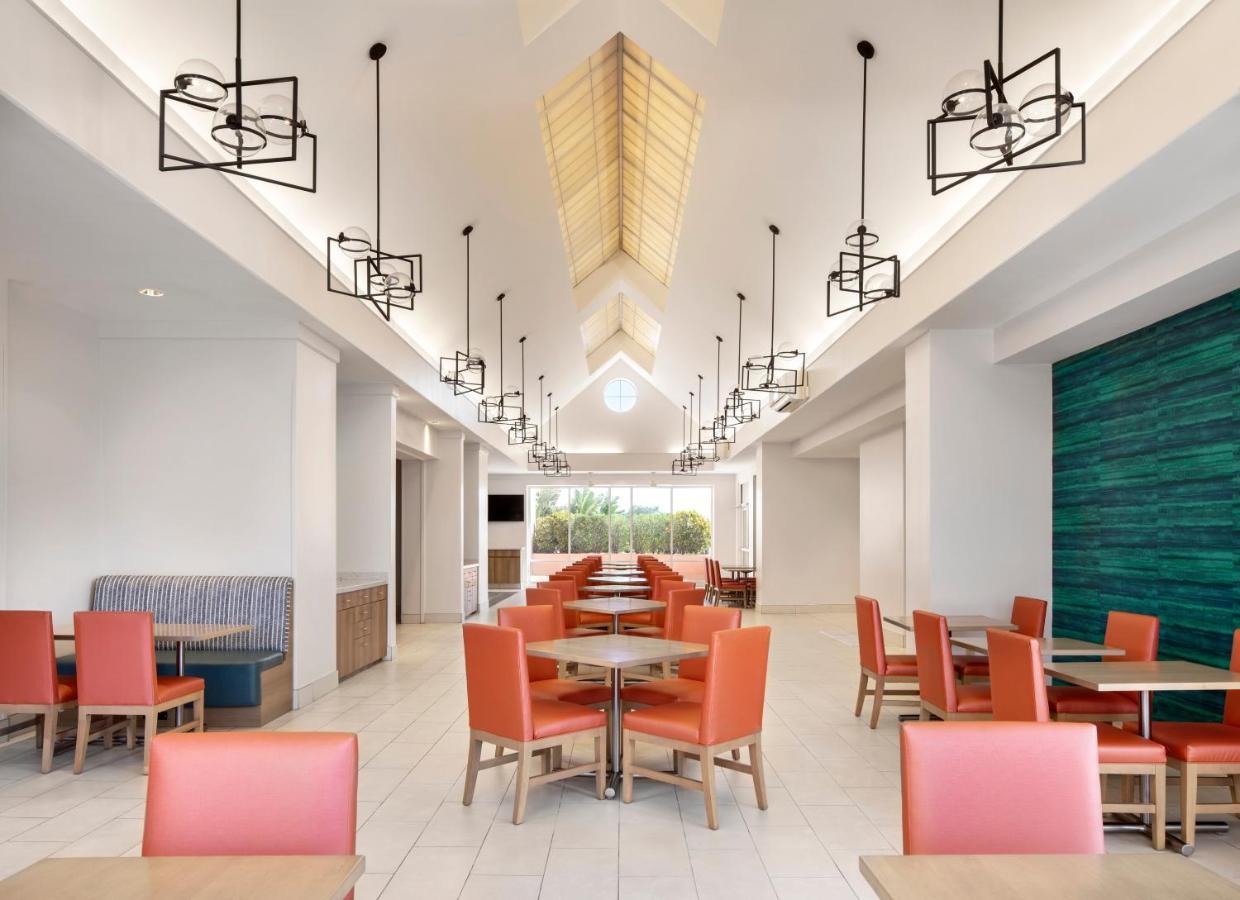 Embassy Suites By Hilton Tampa Airport Westshore Exterior photo