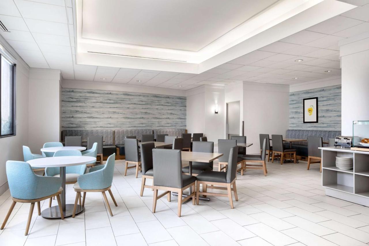 Embassy Suites By Hilton Tampa Airport Westshore Exterior photo