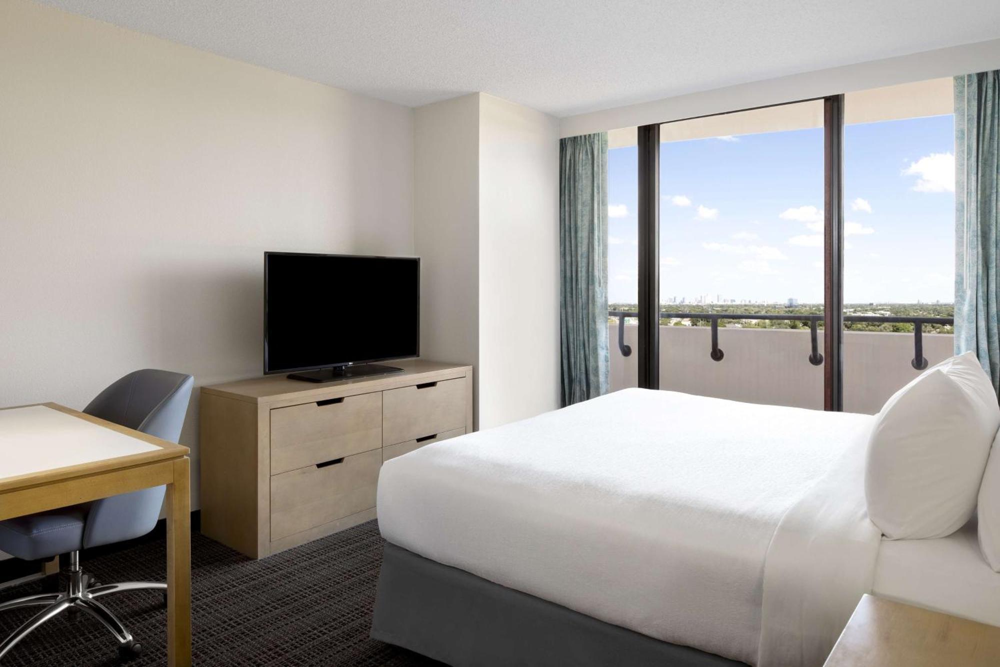 Embassy Suites By Hilton Tampa Airport Westshore Exterior photo